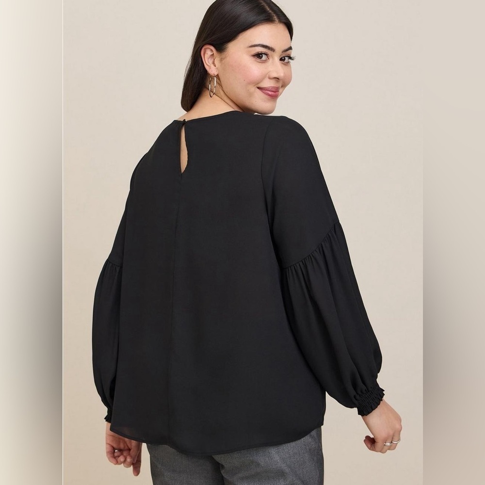 Torrid Georgette Blouson Sleeve Blouse Black 5X/28W, Corporate Goth Officewear - Picture 2 of 8